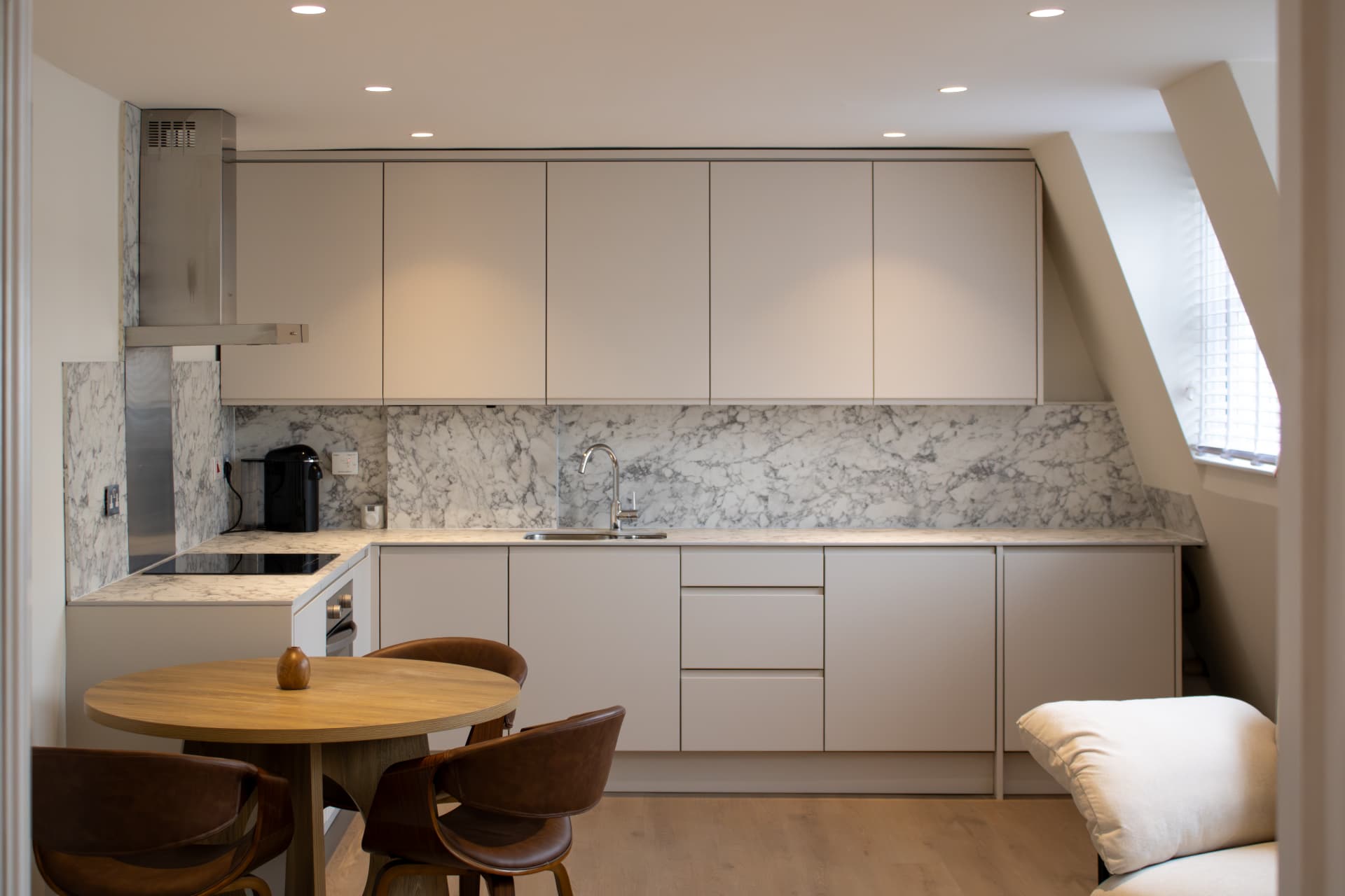 240 Fulham Road, Chelsea — image 3